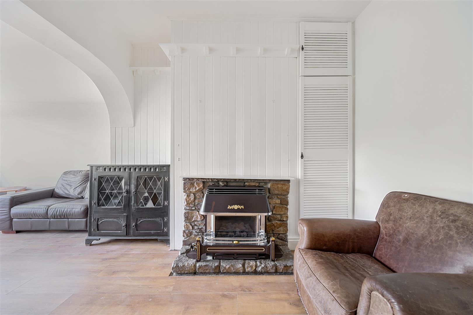 104 Gorseinon Road, Penllergaer, Swansea, SA4 9AB